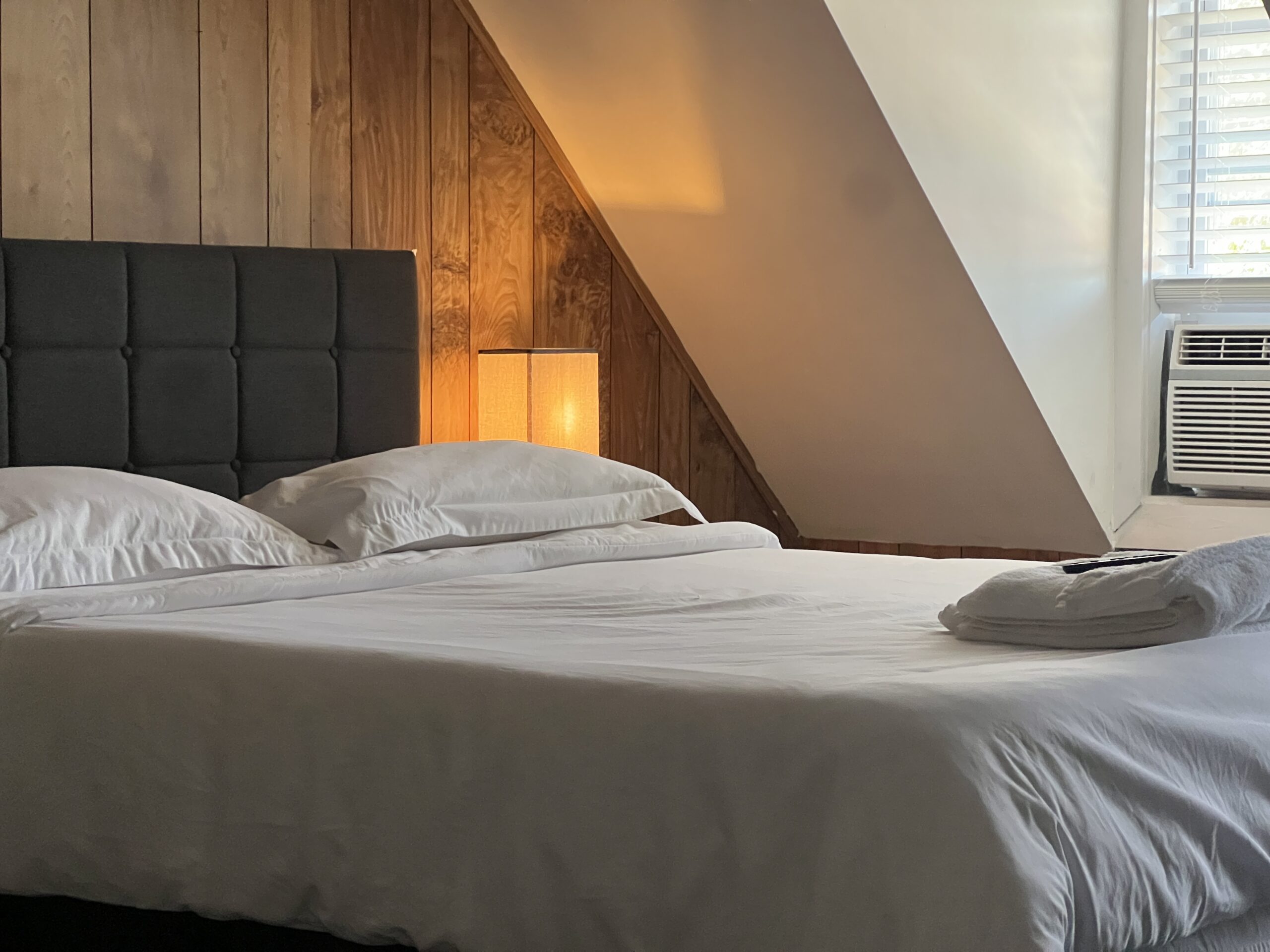 Honestly loved this Airbnb, if I could’ve extended my stay I would’ve. Very clean, quiet and comfortable.