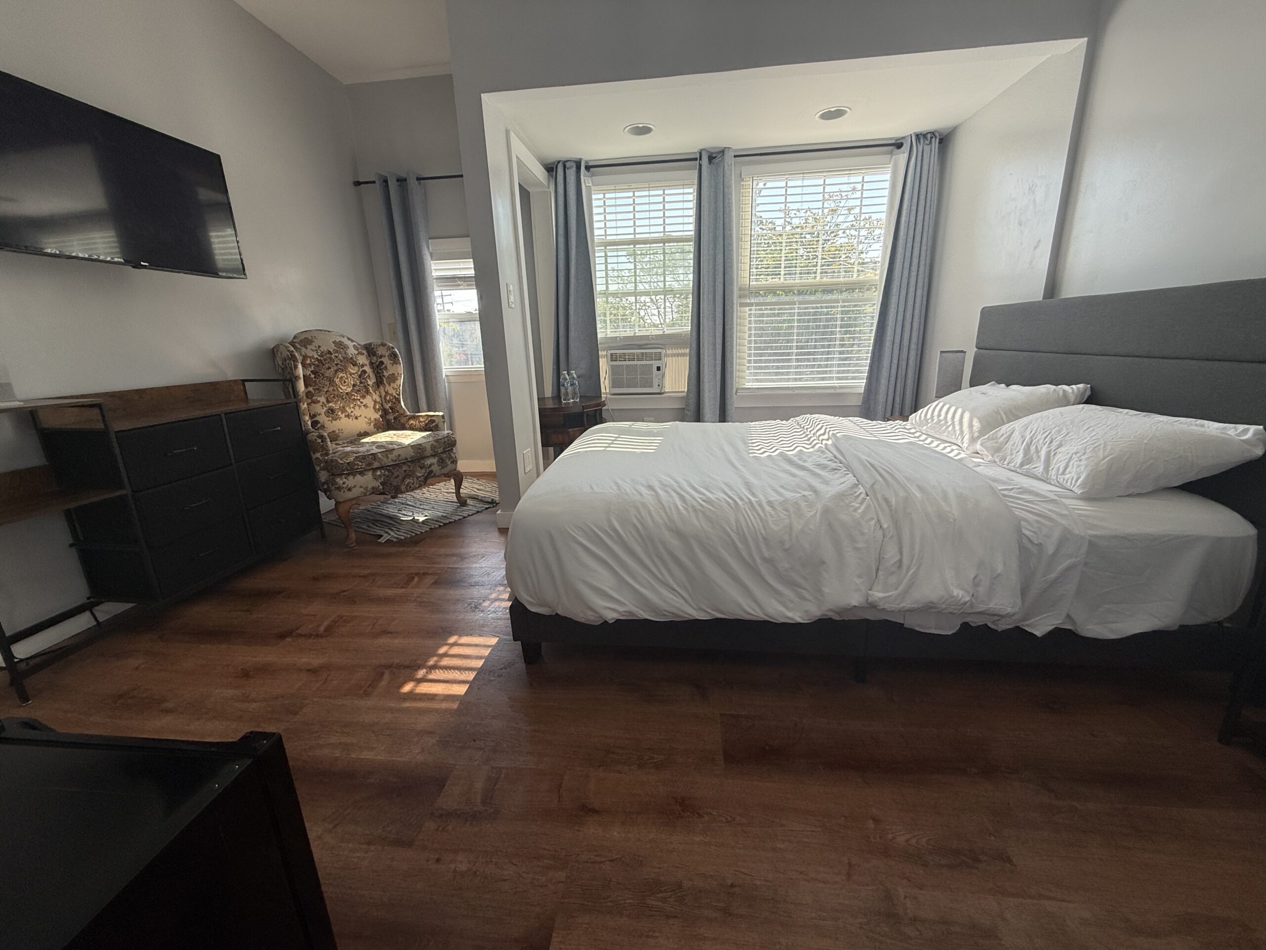 Restricted: Affordable spacious suite with private bathroom and mini fridge