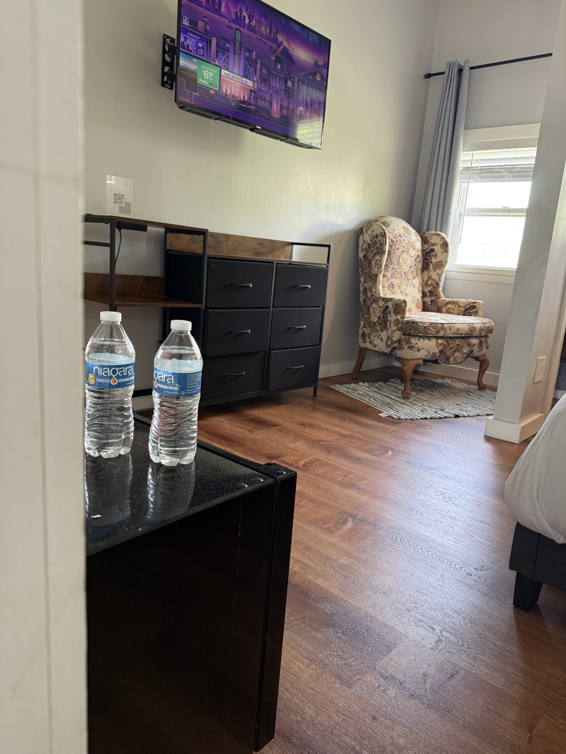 Over 350sqft of peace and comfort SWJ Affordable Boutique Stays