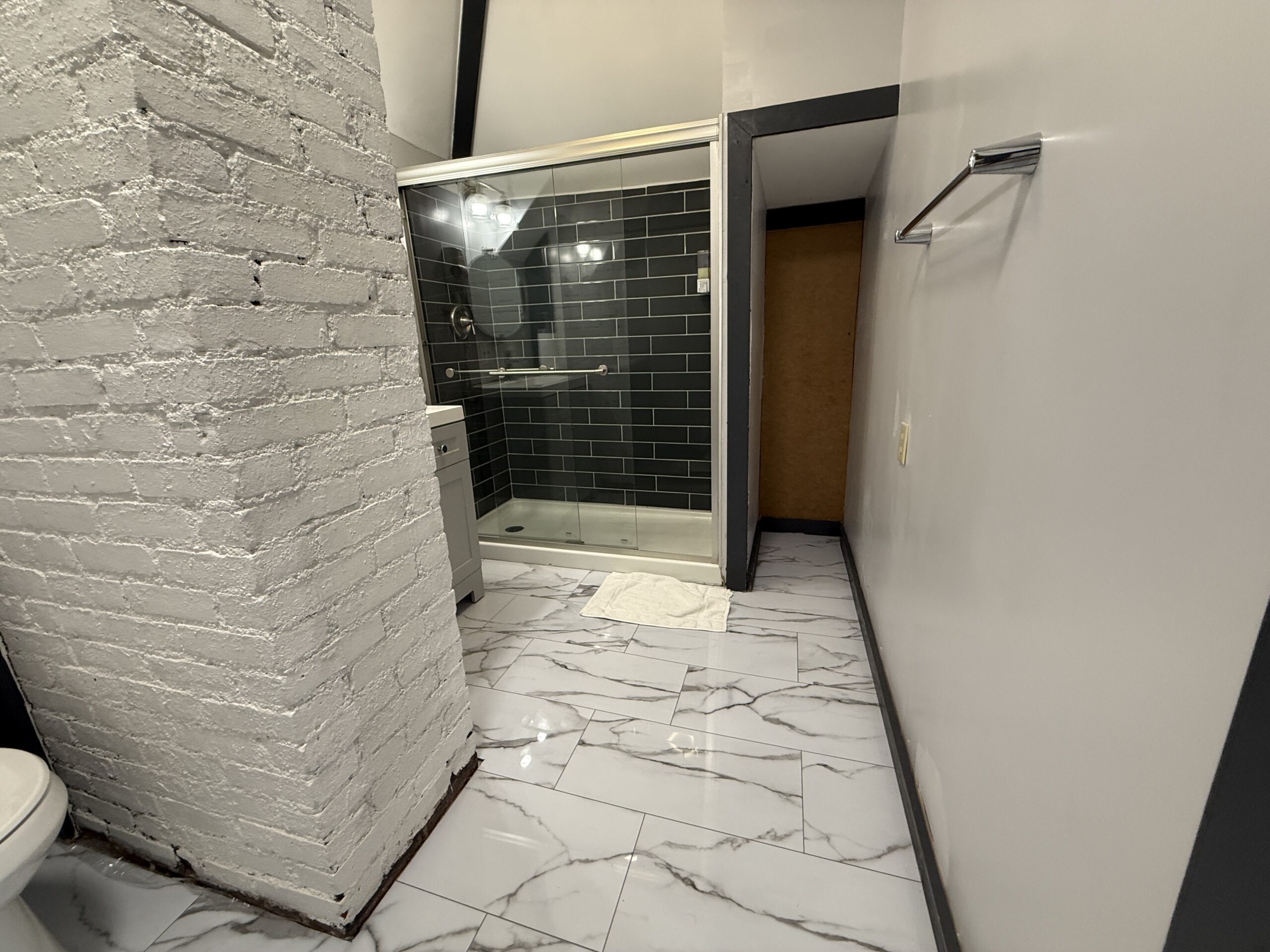 Still time to upgrade your stay, the map sleep third floor, private bath