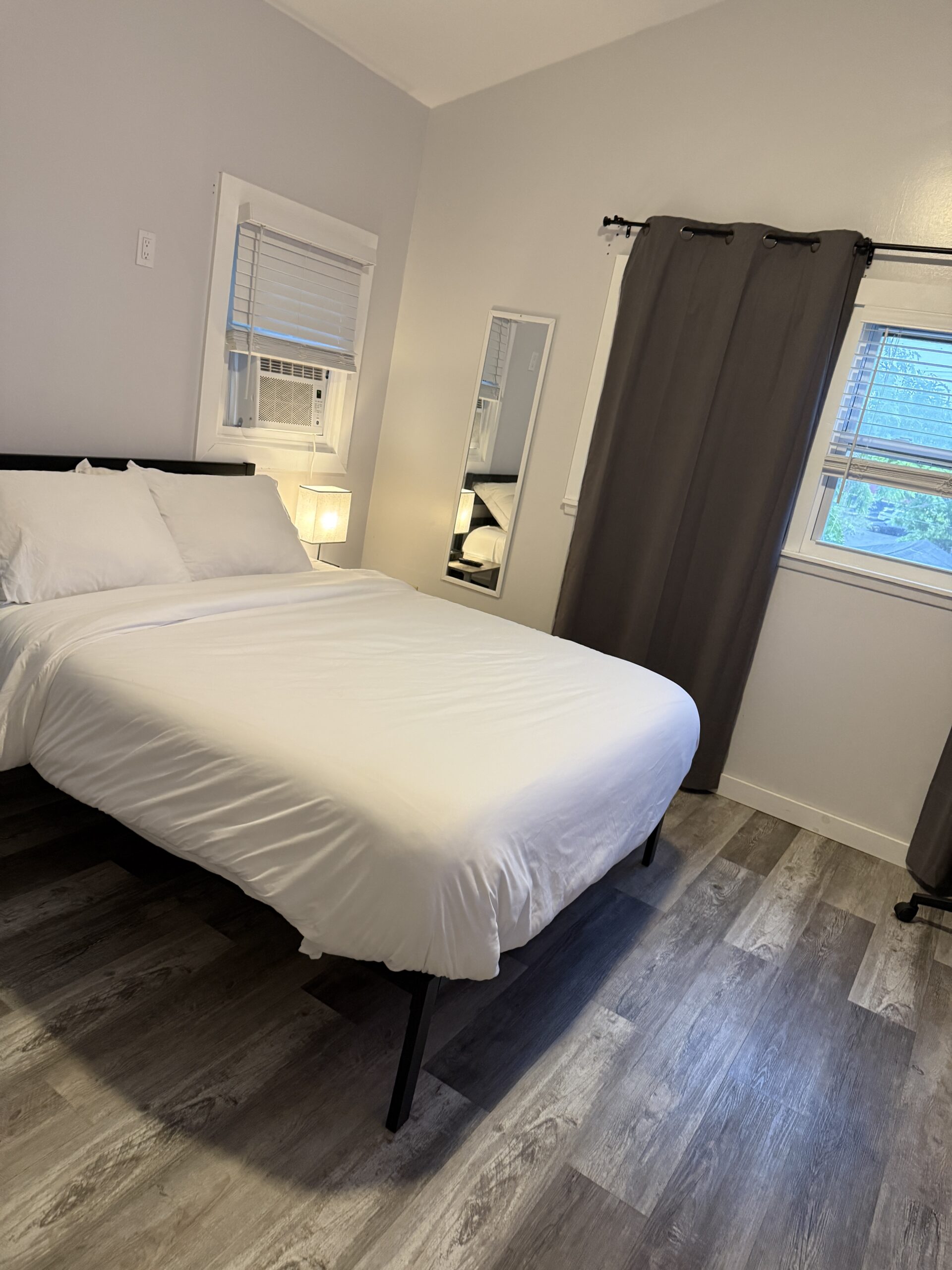 Quattro Suite – private bath 2 stops from downtown Cleveland