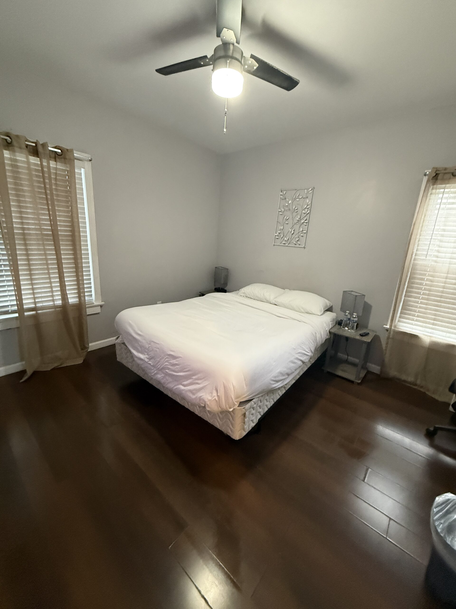 Affordability in a room the do private room just stop from downtown less than 15 minutes from the airport